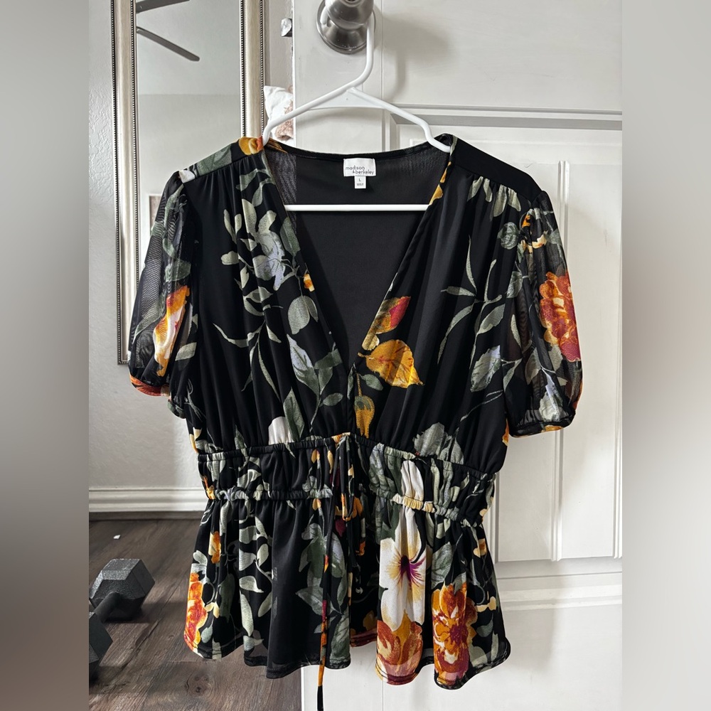 Madison & Berkeley Orange and White Puff Sleeve Blouse
